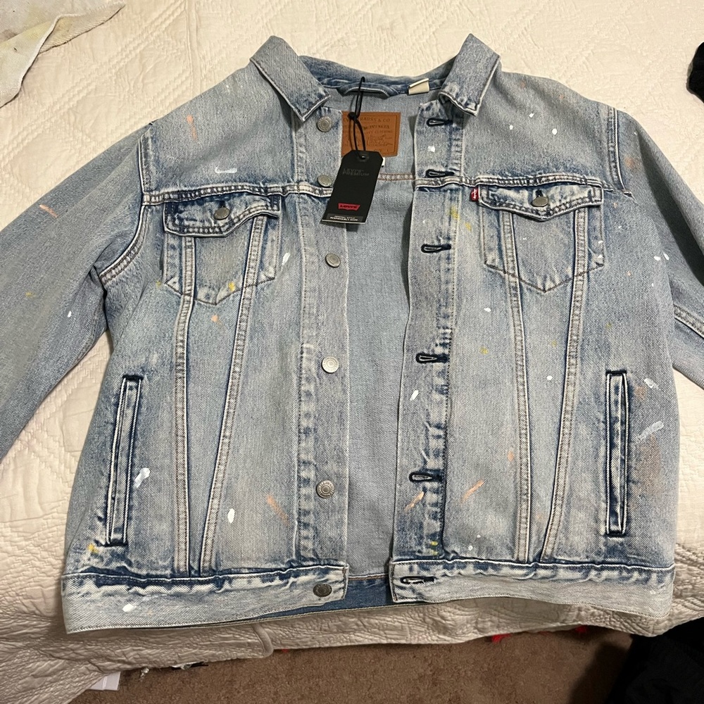 BRAND NEW Levi’s Jean Jacket, Size L